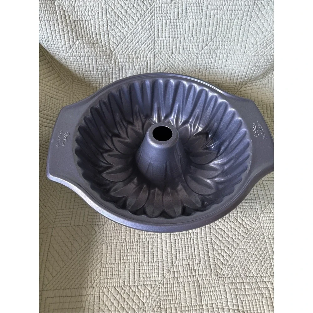 Wilton Dimensions Sunflower Flower Bundt Tube Cake Pan Nonstick 12
